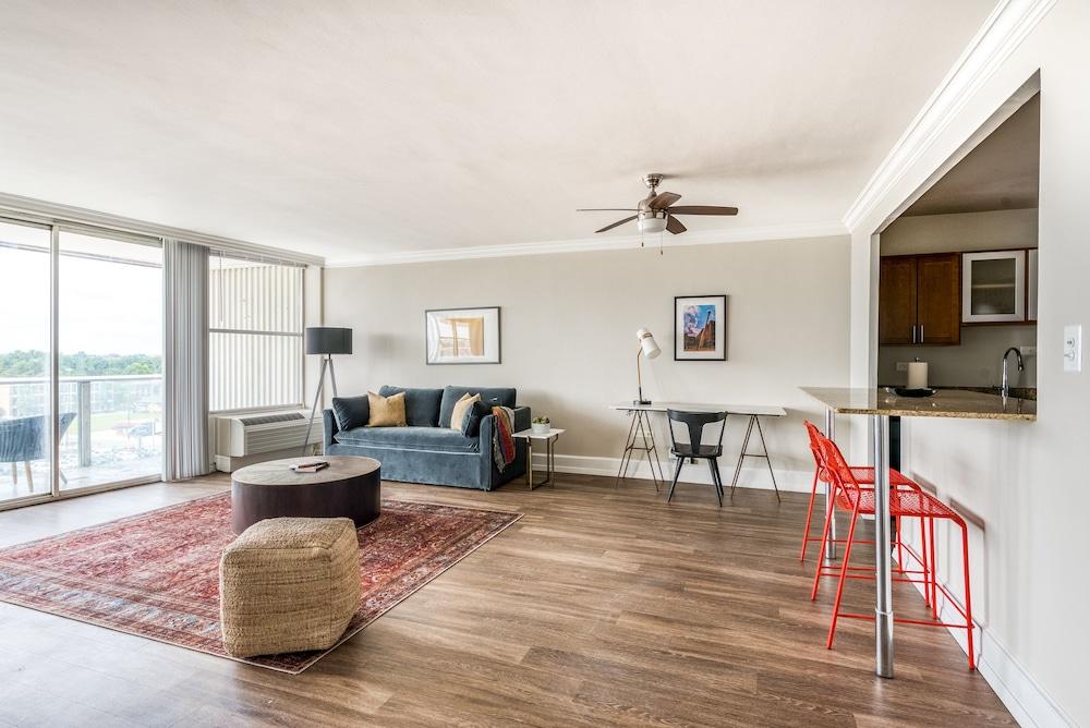 800 Tower City Club Apartments