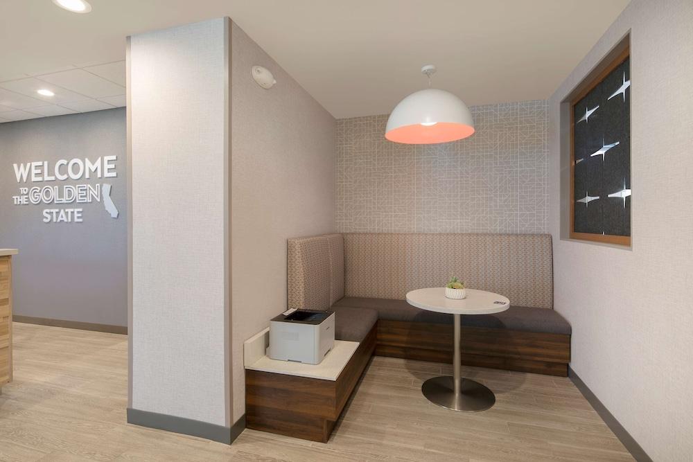 Hampton Inn Santa Cruz West