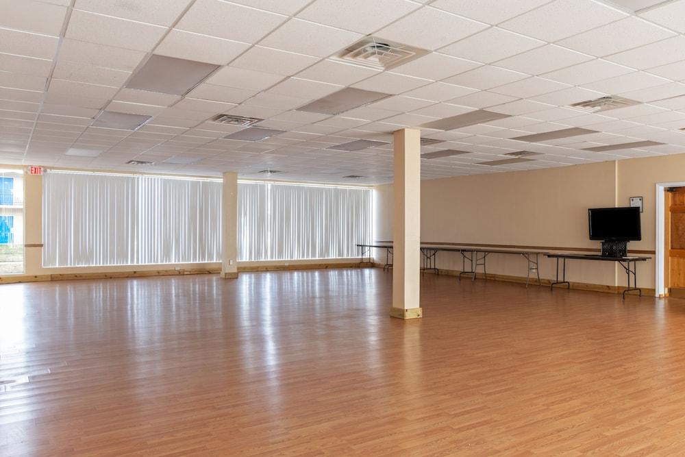 Travelers Place Inn & Suites