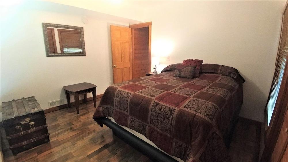 The Jive - Christopher's Riverside Cabins