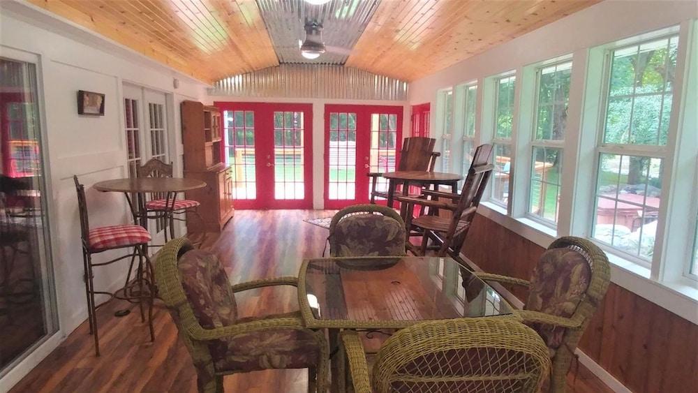 The Jive - Christopher's Riverside Cabins