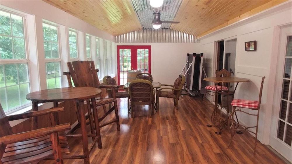 The Jive - Christopher's Riverside Cabins