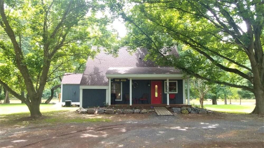 The Jive - Christopher's Riverside Cabins