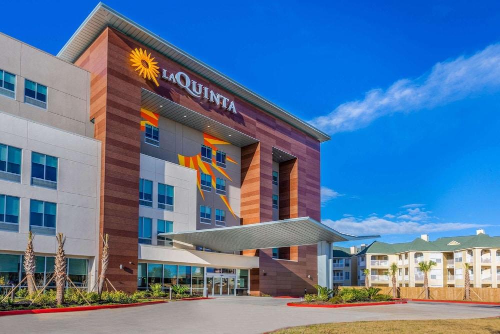 La Quinta Inn & Suites by Wyndham Galveston