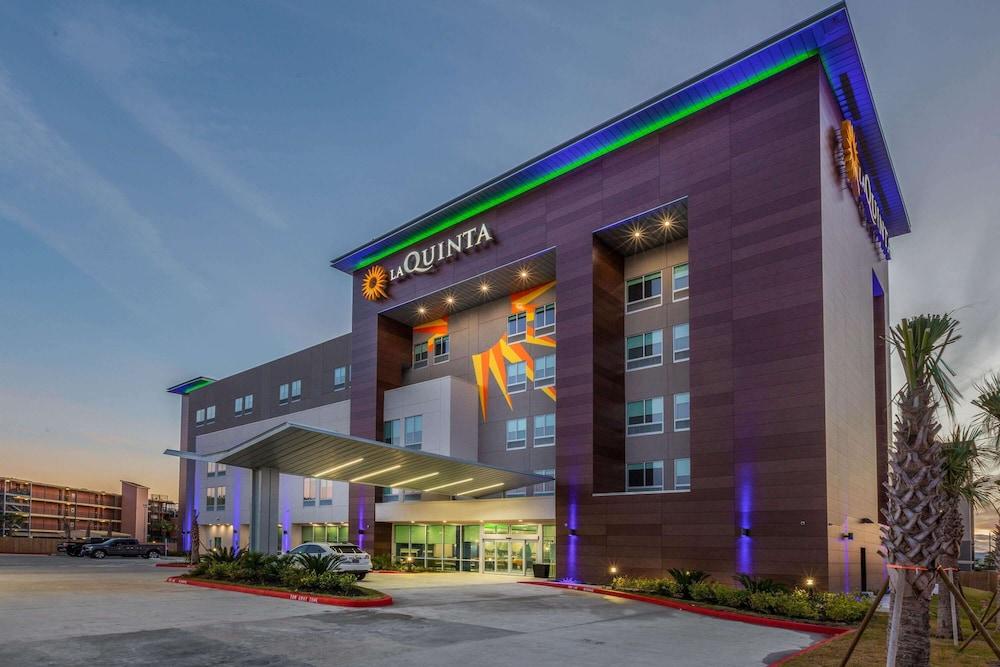 La Quinta Inn & Suites by Wyndham Galveston