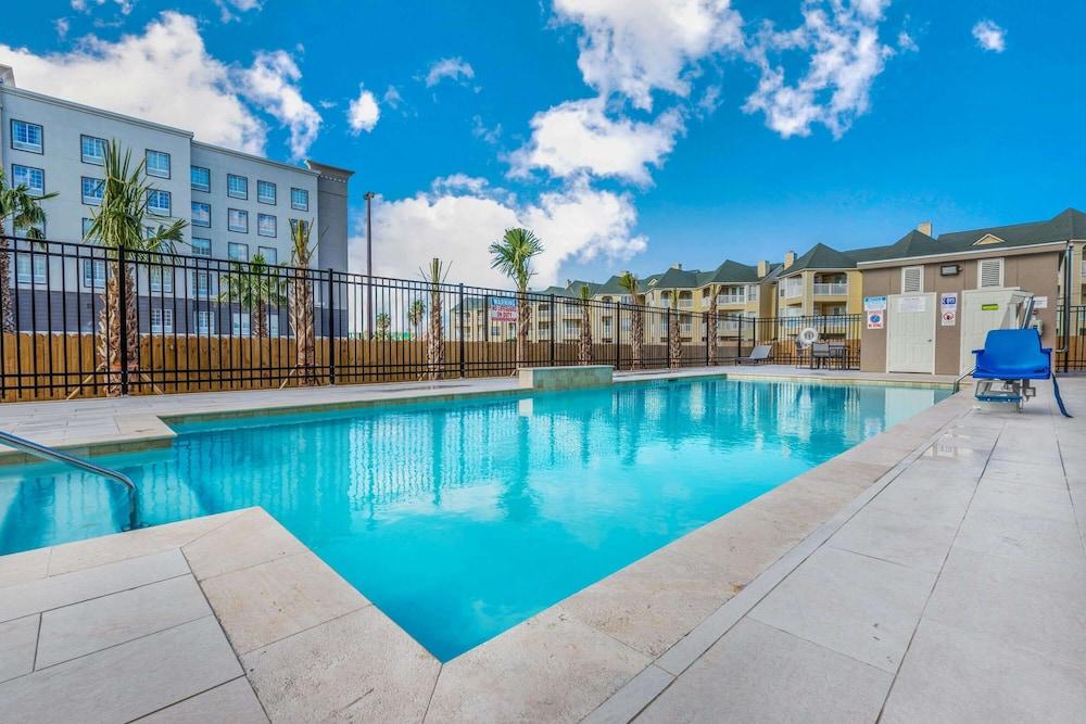 La Quinta Inn & Suites by Wyndham Galveston