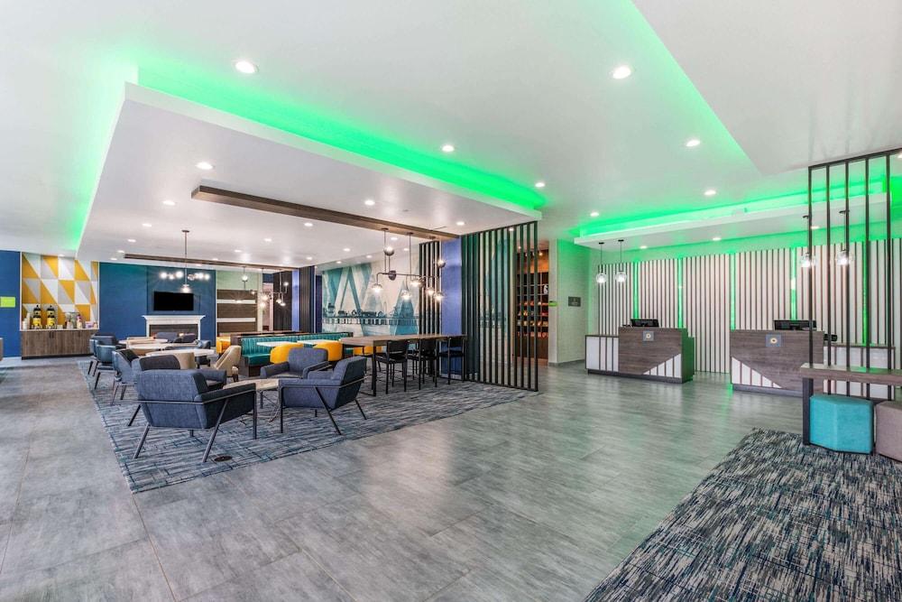 La Quinta Inn & Suites by Wyndham Galveston