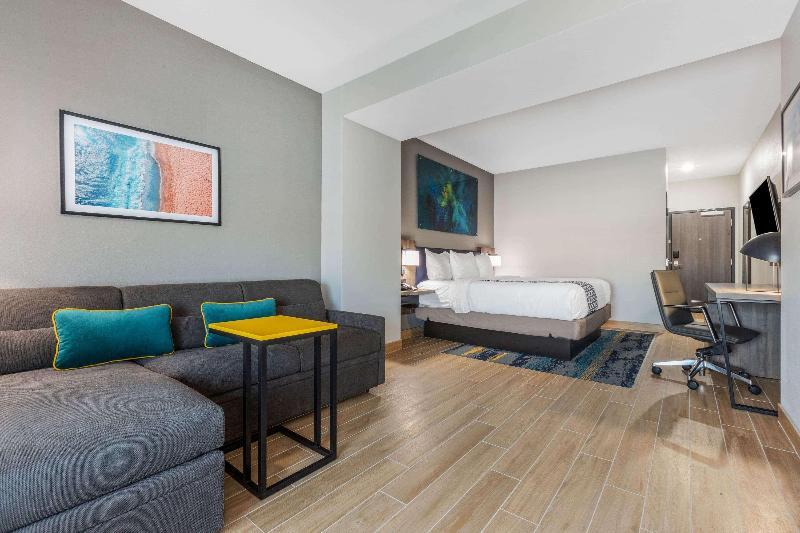 La Quinta Inn & Suites by Wyndham Galveston