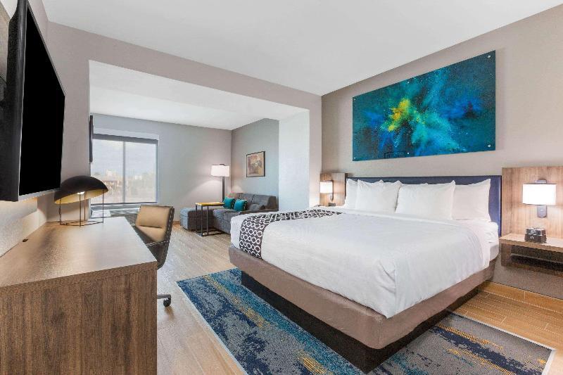 La Quinta Inn & Suites by Wyndham Galveston
