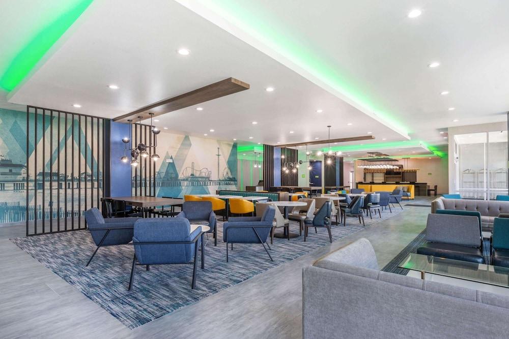 La Quinta Inn & Suites by Wyndham Galveston
