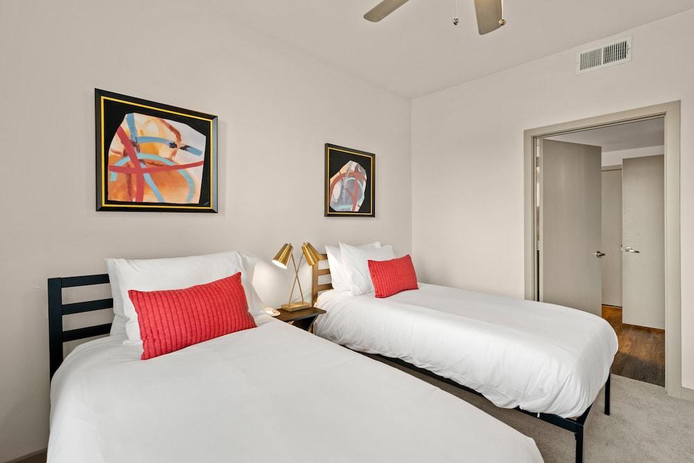 Kasa Dallas Medical District Apartments