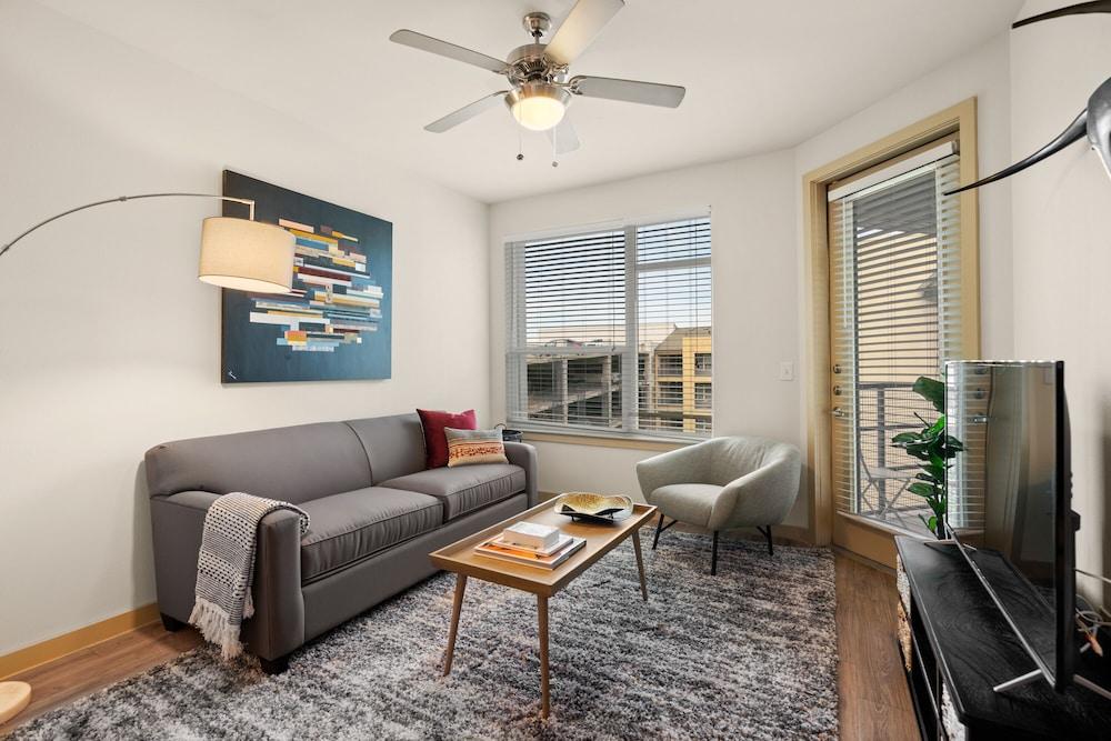Kasa Dallas Medical District Apartments