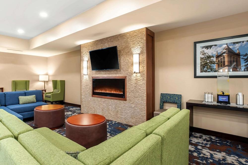 Comfort Inn And Suites Isu