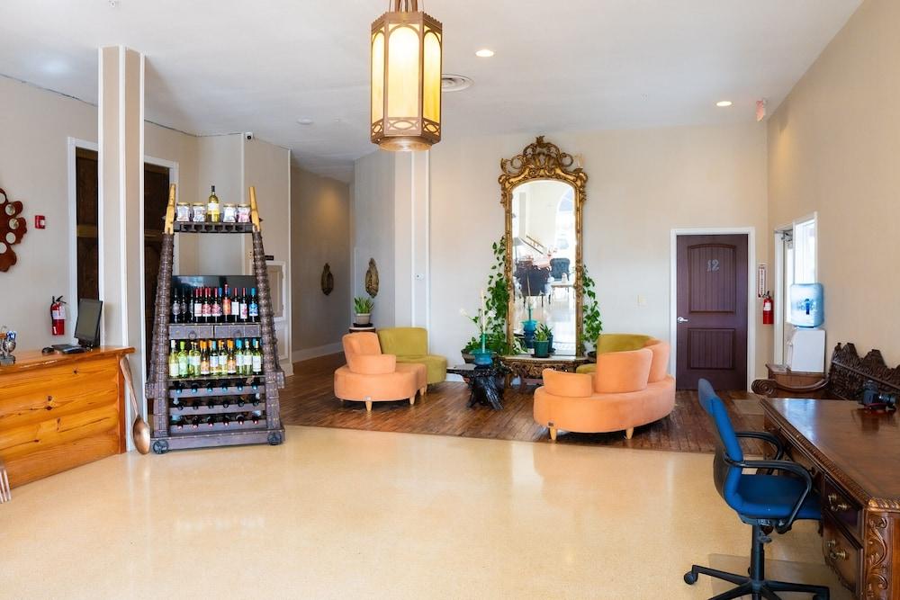 The Oak Park Inn