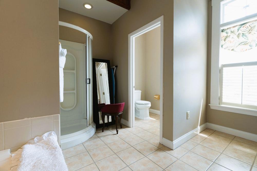 The Oak Park Inn