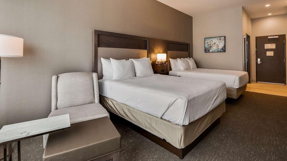 Best Western Plus Executive Residency Rigby's Water World Hotel