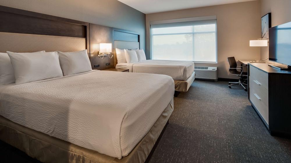 Best Western Plus Executive Residency Rigby's Water World Hotel