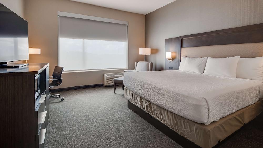 Best Western Plus Executive Residency Rigby's Water World Hotel