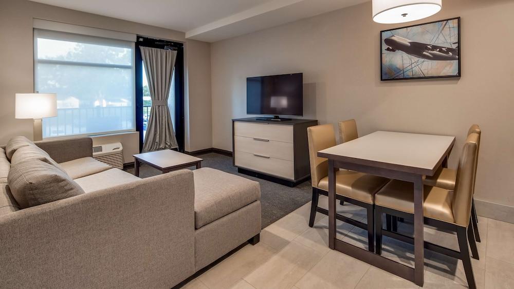 Best Western Plus Executive Residency Rigby's Water World Hotel