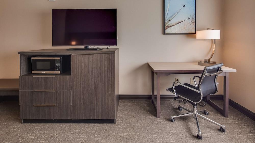 Best Western Plus Executive Residency Rigby's Water World Hotel