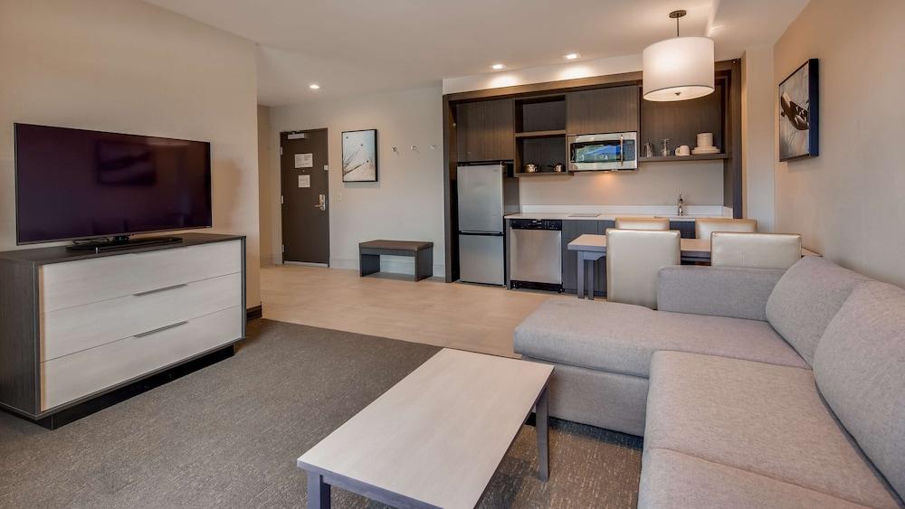 Best Western Plus Executive Residency Rigby's Water World Hotel
