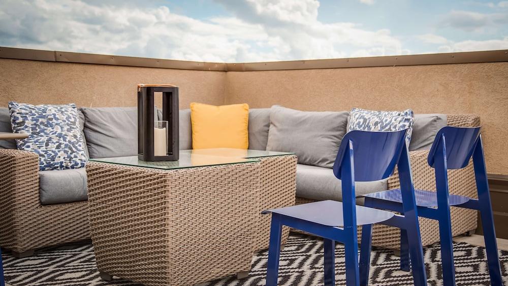 Best Western Plus Executive Residency Rigby's Water World Hotel