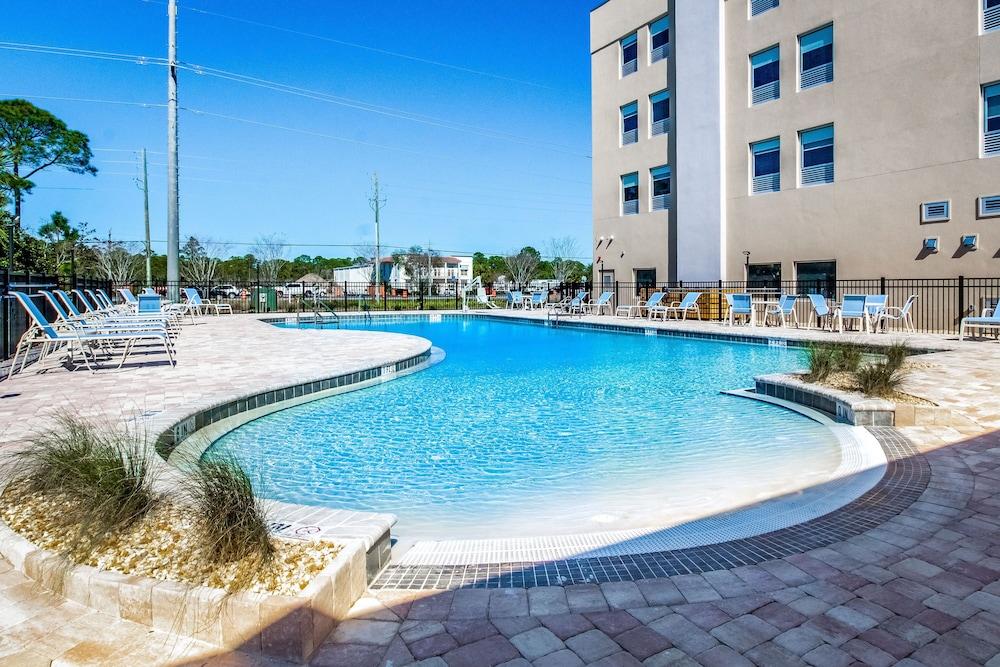 La Quinta Inn & Suites by Wyndham Miramar Beach