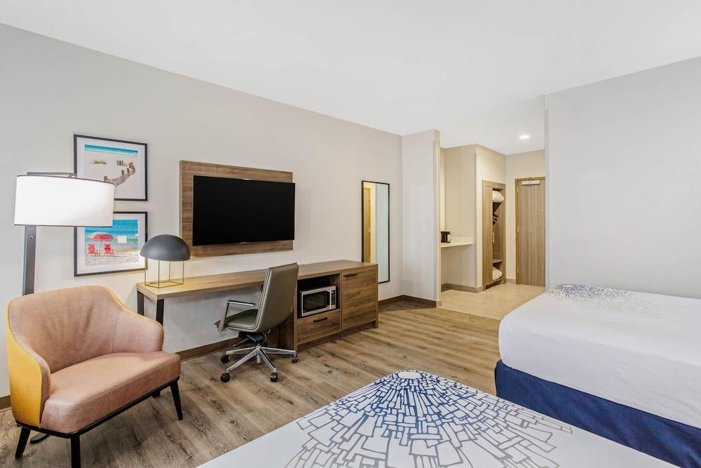 La Quinta Inn & Suites by Wyndham Miramar Beach