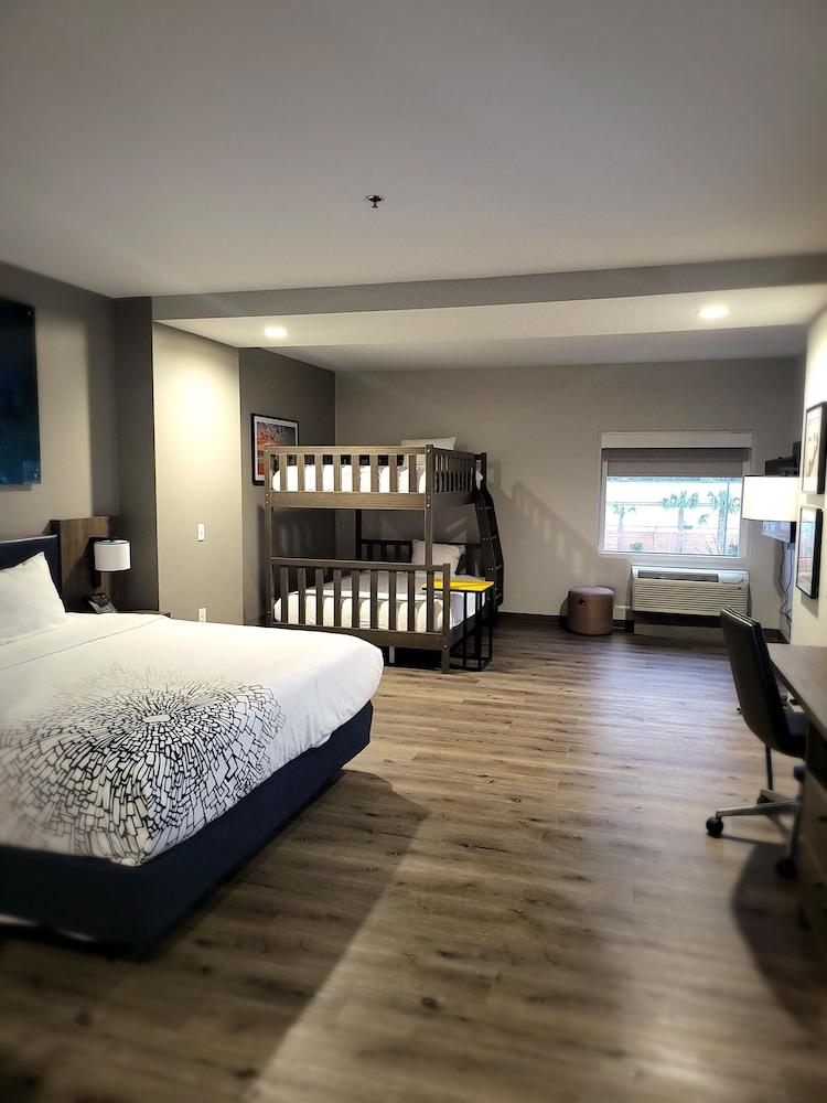 La Quinta Inn & Suites by Wyndham Miramar Beach