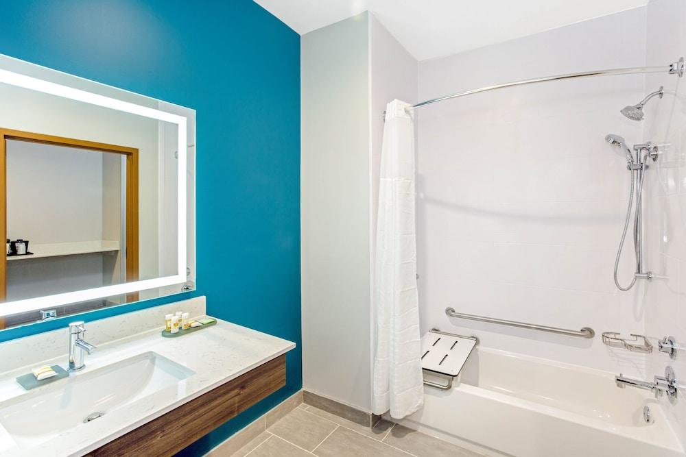 La Quinta Inn & Suites by Wyndham Miramar Beach