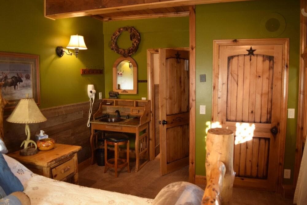 The Aspen Moose Vacation Cabin