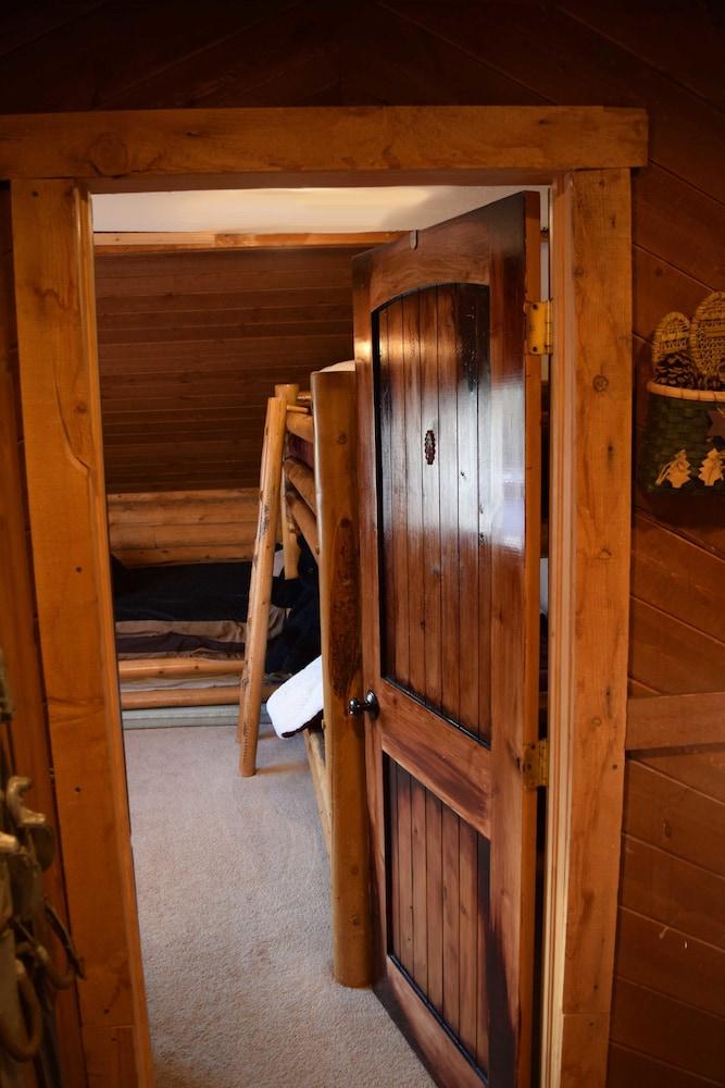 The Aspen Moose Vacation Cabin