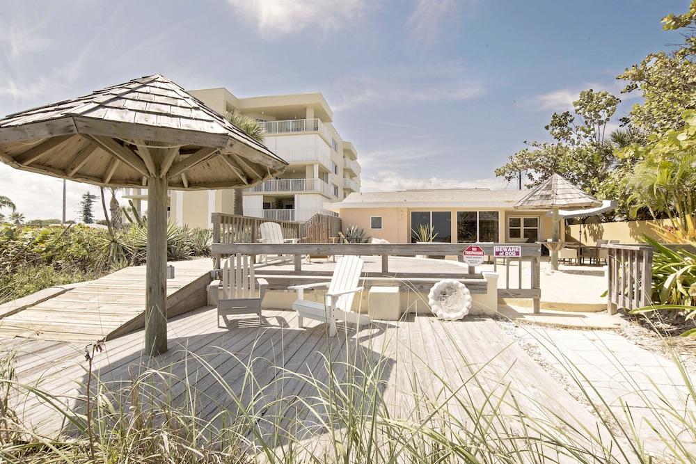 Coco Sands Beachside Cottages