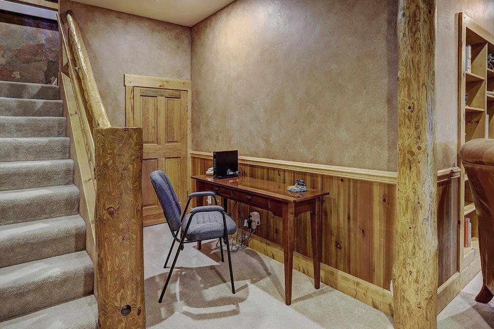 Pine Forest Lodge