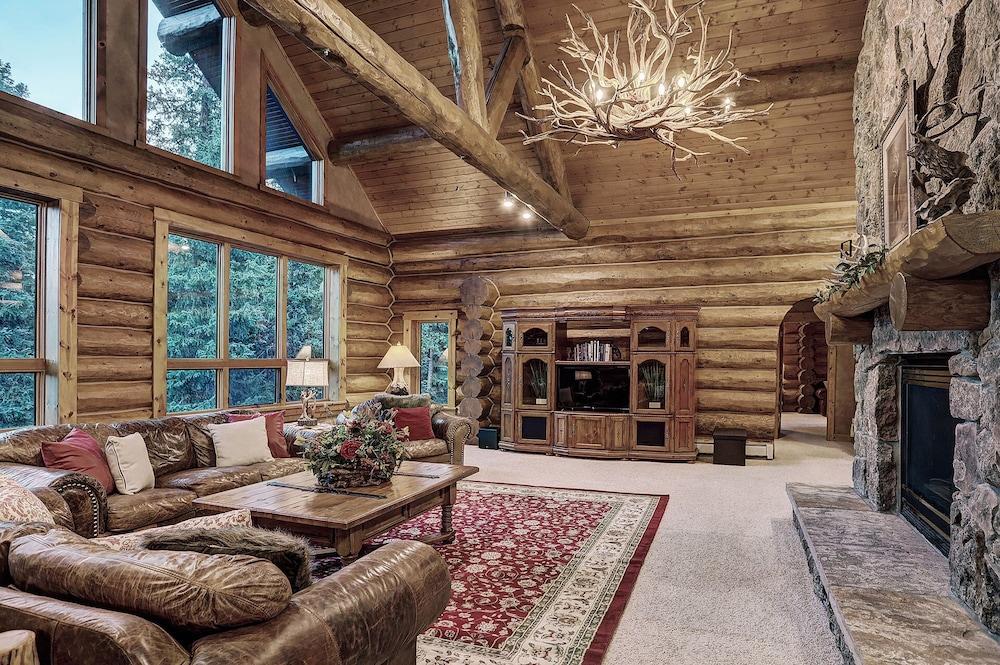 Pine Forest Lodge