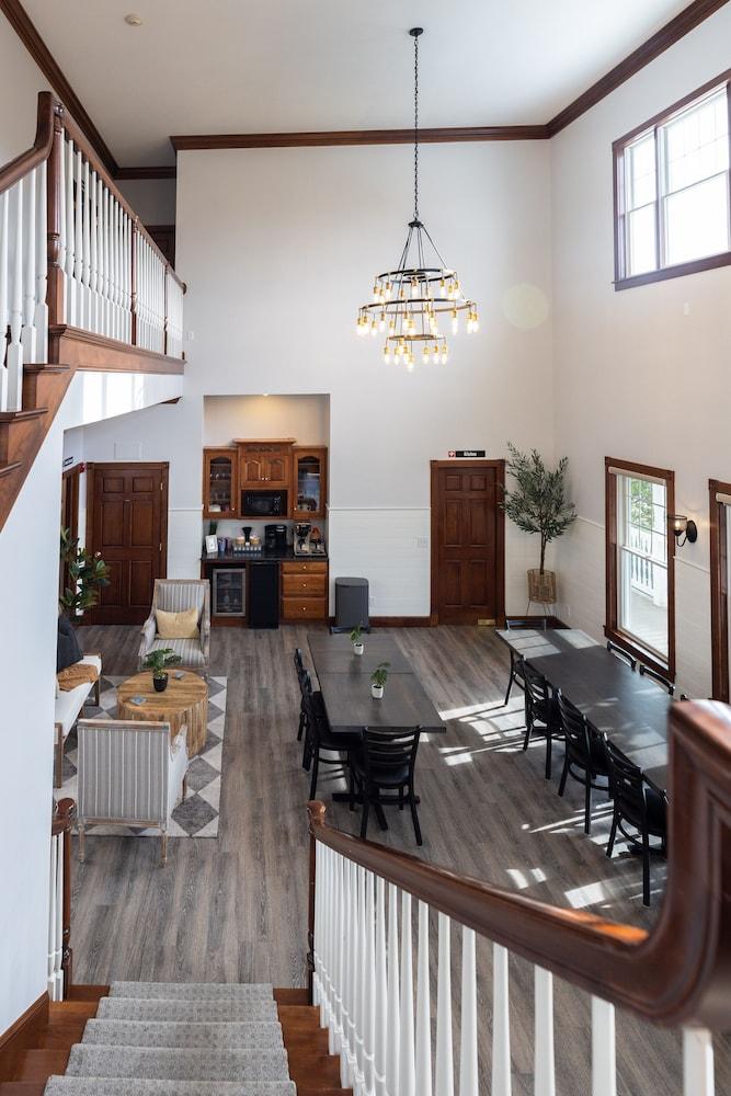 Hillside Inn
