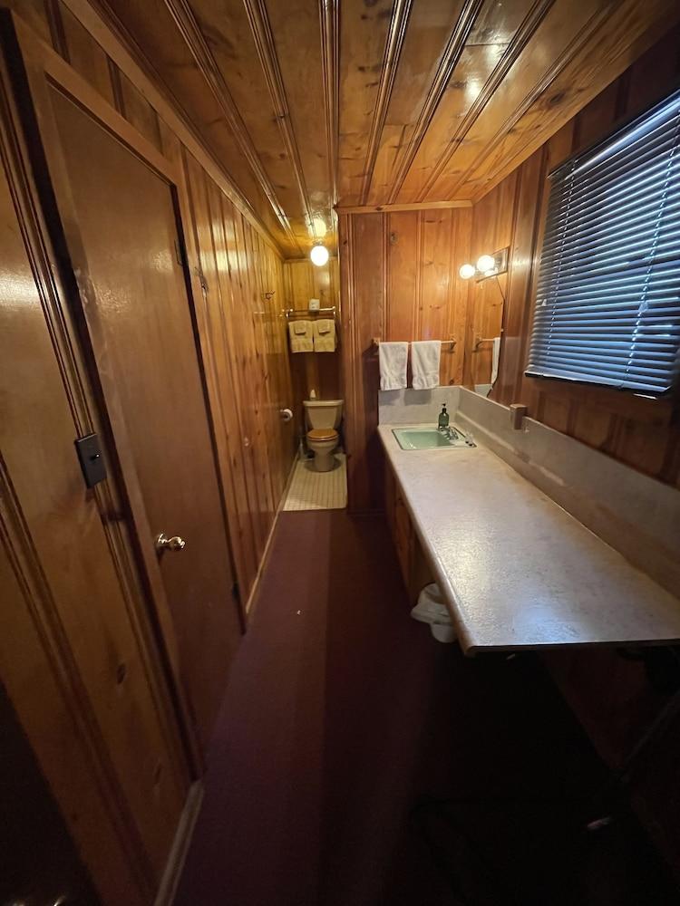 Eagle Nest Fly Shack & Lodge