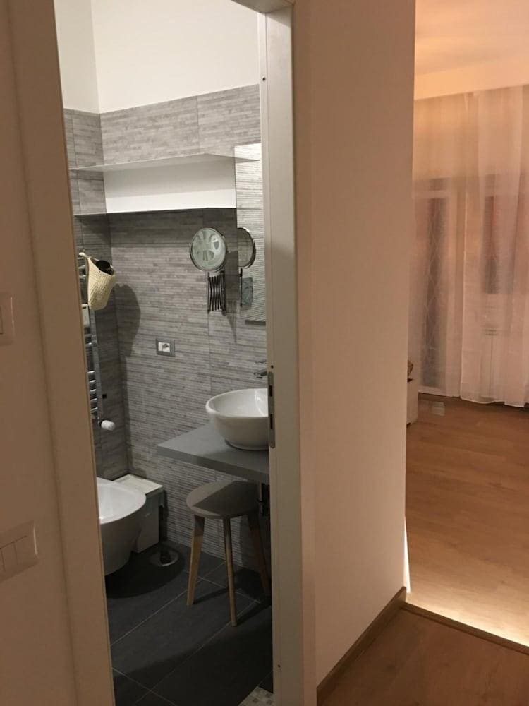 Verrazzano 37 Guest House