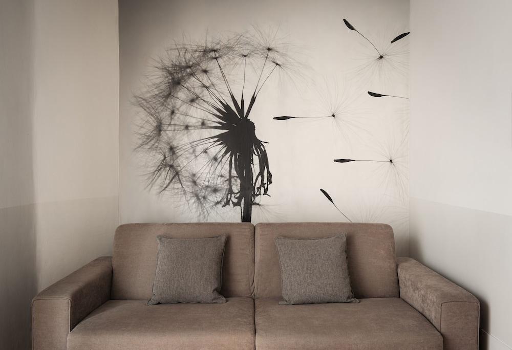 Deluxe Central Apartment