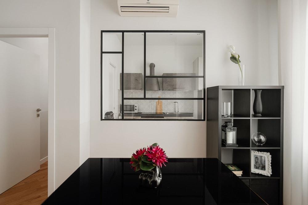 Deluxe Central Apartment