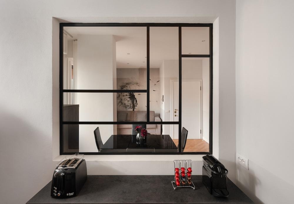 Deluxe Central Apartment