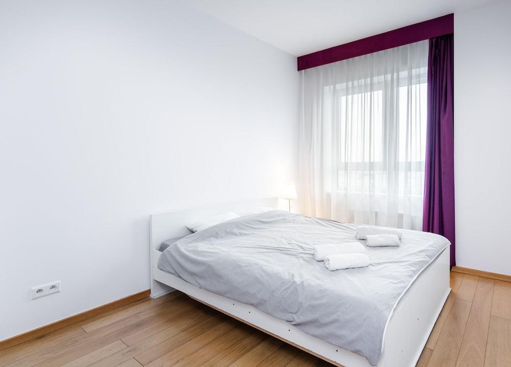 Green Wood Apartments Platinum Towers