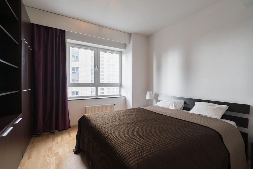 Green Wood Apartments Platinum Towers
