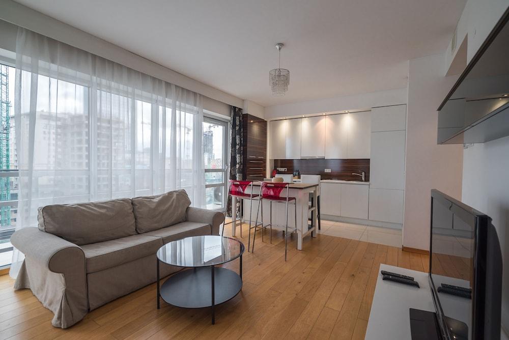 Green Wood Apartments Platinum Towers
