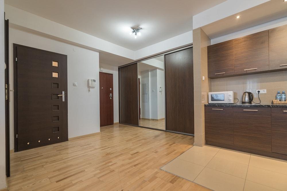 Green Wood Apartments Platinum Towers