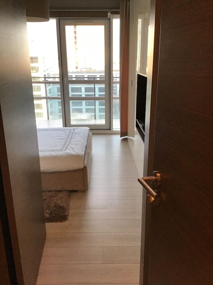 Green Wood Apartments Platinum Towers