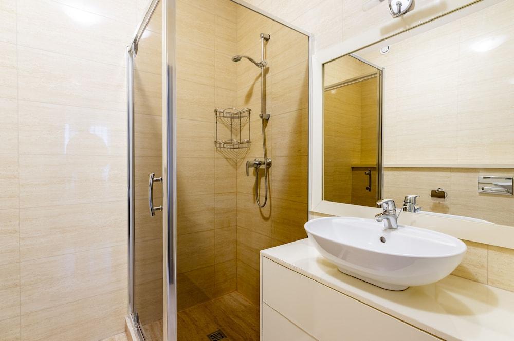 Green Wood Apartments Platinum Towers