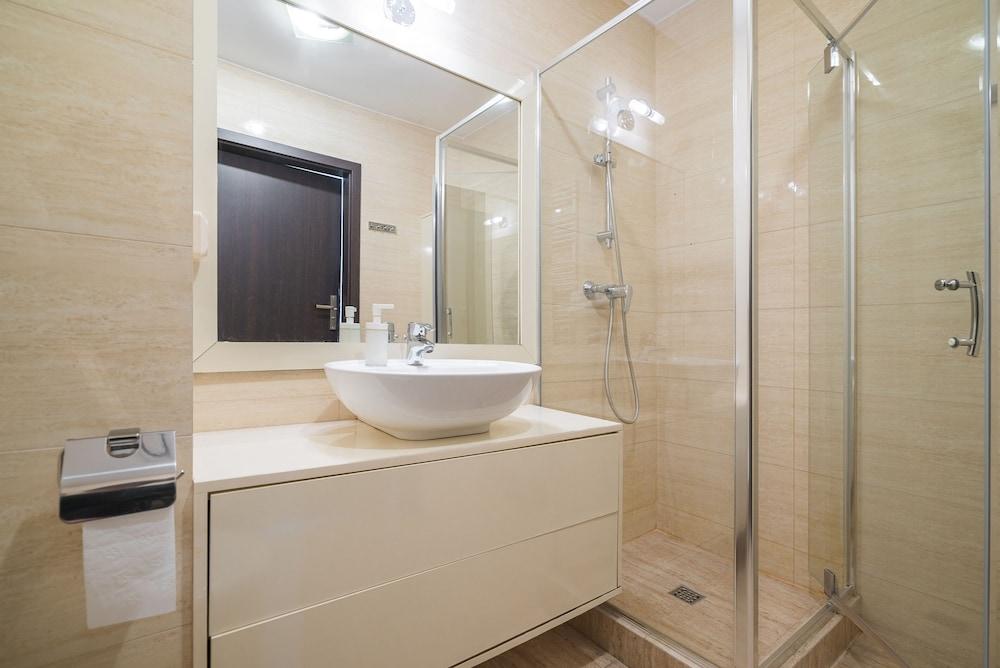 Green Wood Apartments Platinum Towers