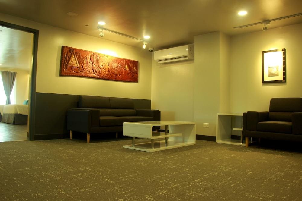 West Plaza Hotel at Lebuu Street