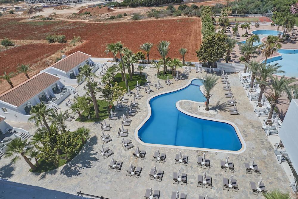 Bohemian Gardens Hotel